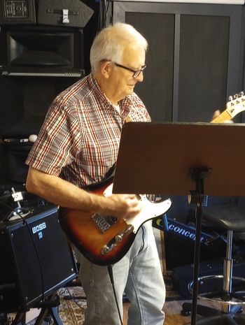 Tom doing some "Chicken Pickin' "

