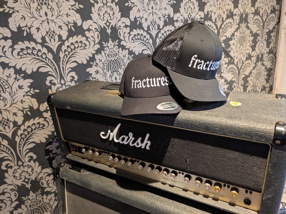 Hat fratcures. snapback