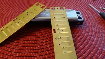 a small screwdriver is all you need to replace the reeds
