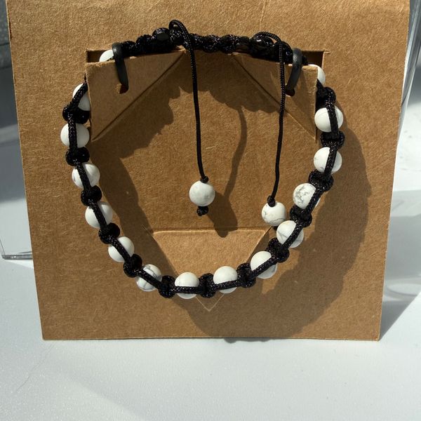 Howlite adjustable macrame bracelet 
