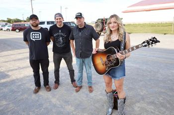 With Melissa, Andy, and Jeff, at the Butler County Fair, July 2022 ©Zorro Rojo Photography
