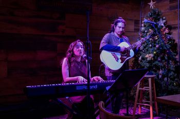 Lauren Extrom & Heather Mall at Uncommon Ground Chicago. November 26, 2025
