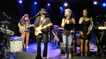 Richie performing with "Blues Messenger"
