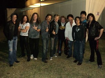 Journey & Sweet on tour in South America
