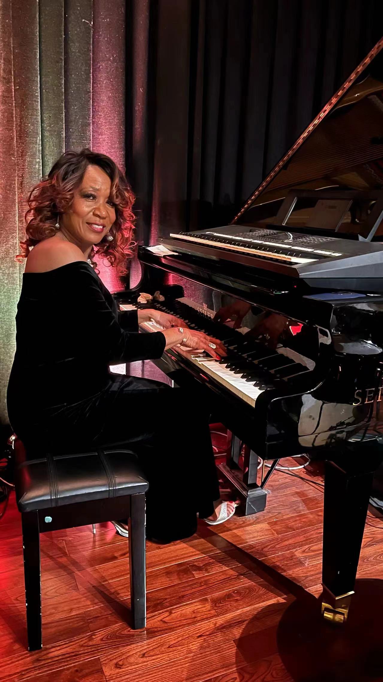 Elaine Stepter - Bio