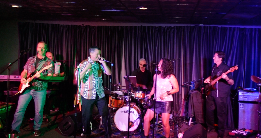 Funk Shui official promotional band photo of the 7-piece Bay Area party and wedding cover band.