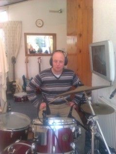 Alex Collett recording
tracks 2&5,Appletree
Studios
