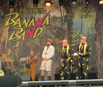 Kul på jobbet med bröderna Rongedal! Electric Banana Band, Gröna Lund 2025
