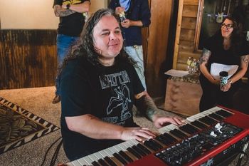 Donny Hammonds pretending to play the Keyboard!
