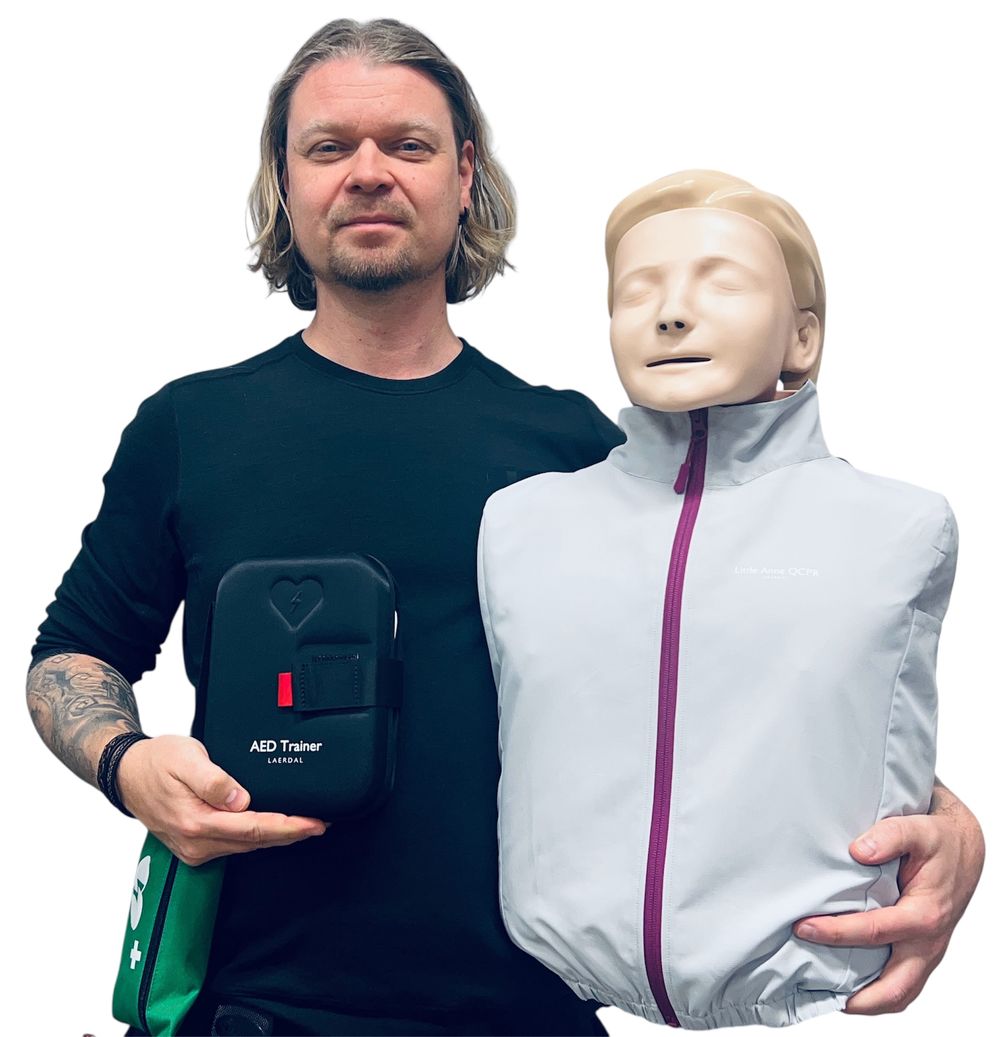 Certifierad HLR-instruktör vid utbildning i hjärt- och lungräddning