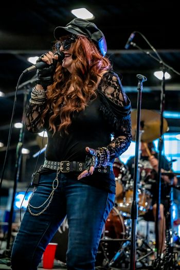 Allie Jorgen from Ronstadt Renaissance gets up for a guest vocal turn.
