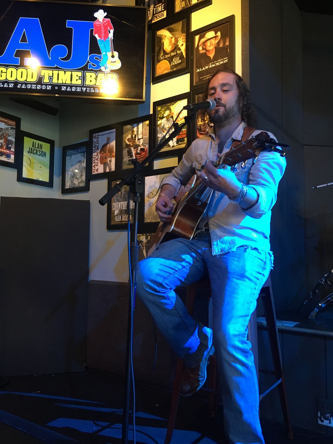 Chris Ingham playing guitar and singing at AJs Good Time Bar, on Broadway, in Nashville, TN.
