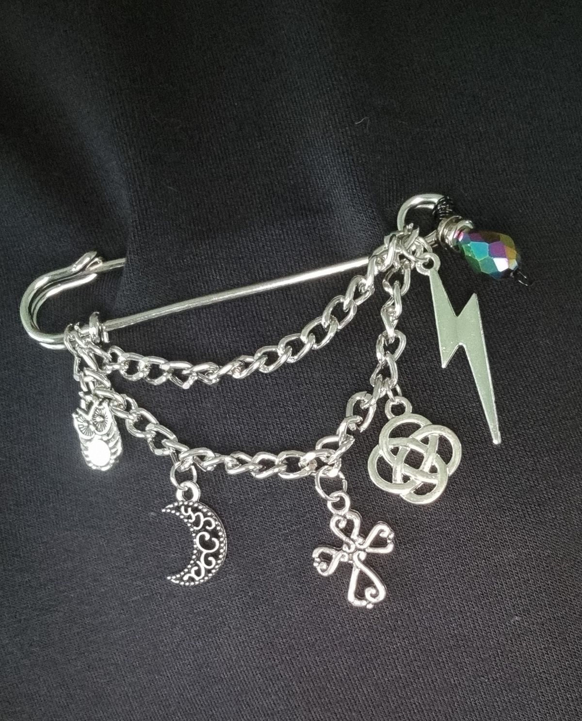 LIMITED EDITION ROCK N ROLL LUCKY CHARM SAFETY PIN BROOCH!