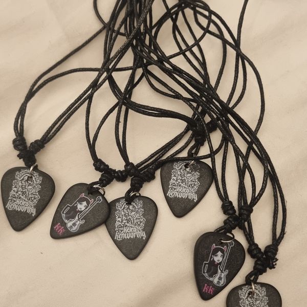 NEW SIGNATURE PLECTRUM NECKLACE