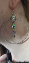 Skullhed Gem Bass String Earrings