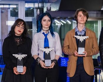Laureaci konkursu. Od lewej: Amelia Rauch (3 miejsce), Nina Wyrzykowska (2 miejsce) i Franciszek Maciążek (1 miejsce).
