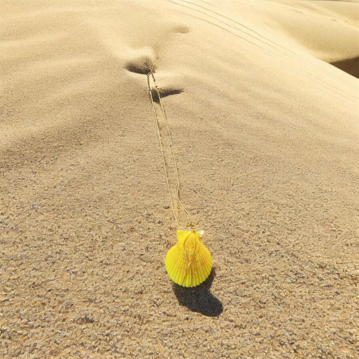 Yellow shell necklace 