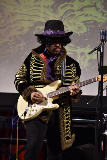 Hendrix performs "Fire"
