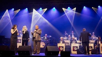 Ginny sings with Cote Ouest Big Band in Nantes, France
