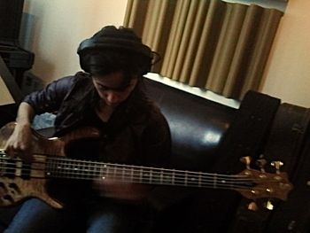 Amanda Ruzza
Bass Guitars
