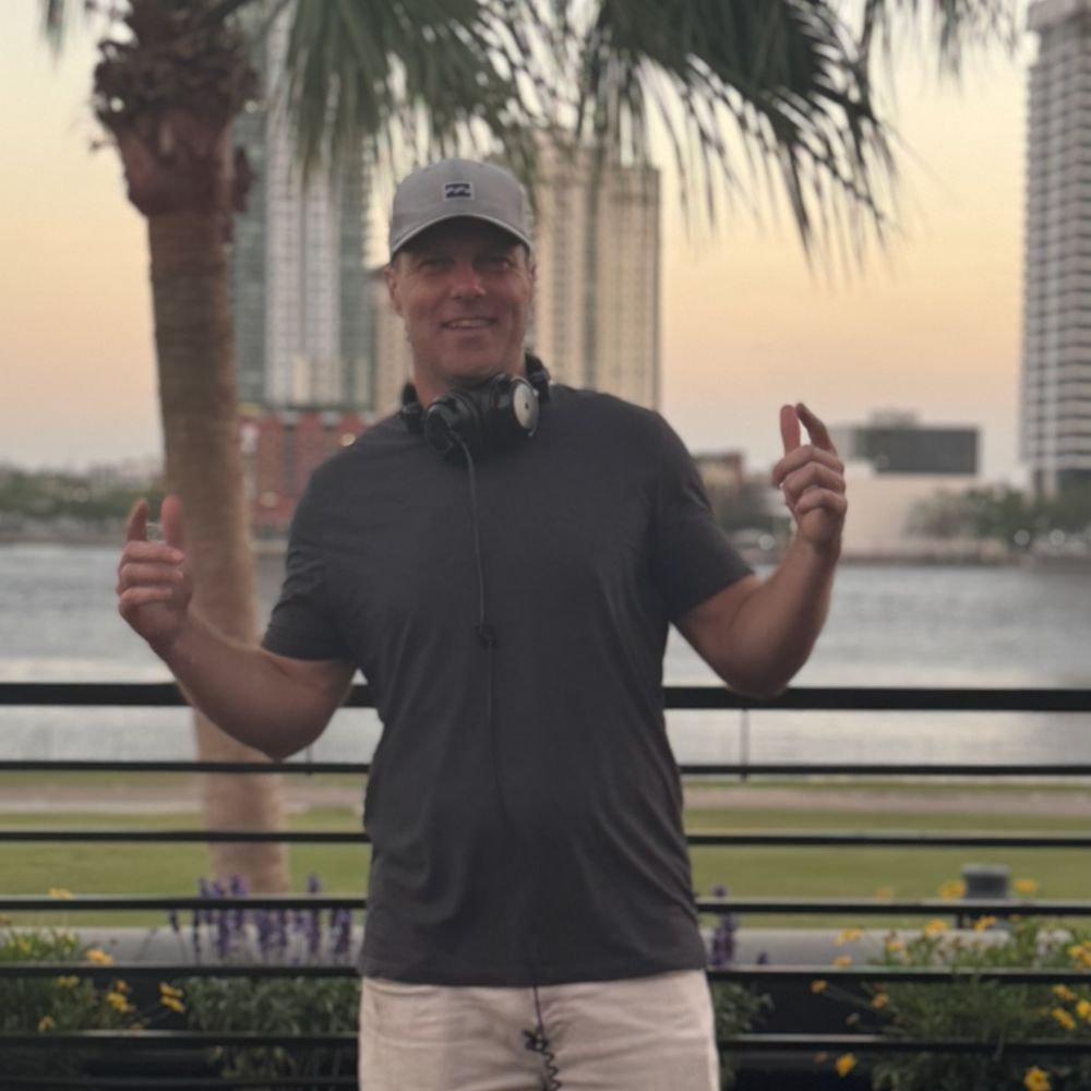 DJ Eddie Barretta performing a House and Trance set in Jacksonville, Florida