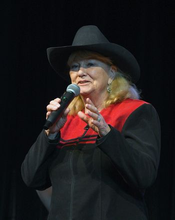 Lindy Simmons - Mancos, Colorado -
Cowboy Poet, educator -
"Storytelling in Rhyme".
Send message to Lindy through our "Contact Us" page
