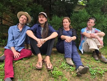 Hannah & The Wistfuls (Photo by Vickie Burick)
