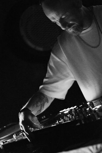 live dj performance, progressive indie, electronica, long form dj sets, progressive house music, structural mixing