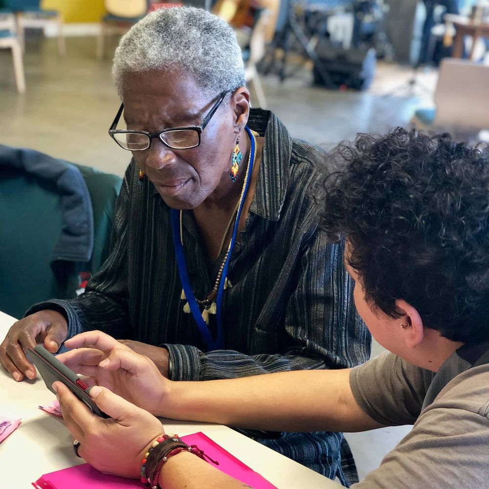 Francesca Valle teaching technology to a student at a community workshop