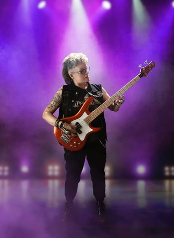 RiffQueen playing that Bass!
