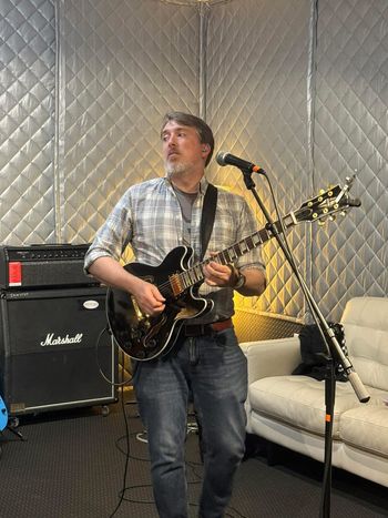 Aaron ( Lead Guitar/ Back up Vocals)
