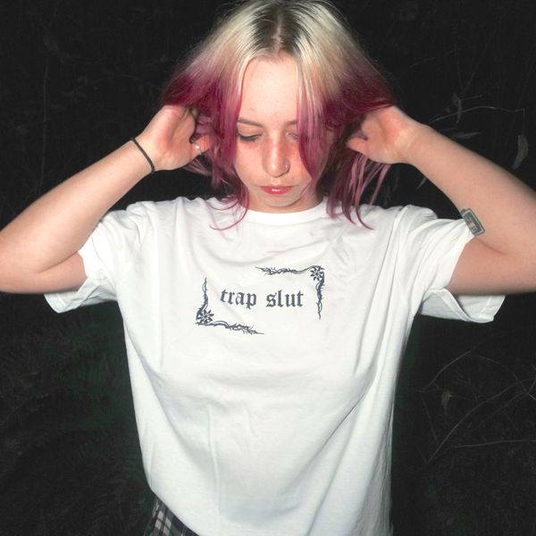 TRAP SLUT TEE