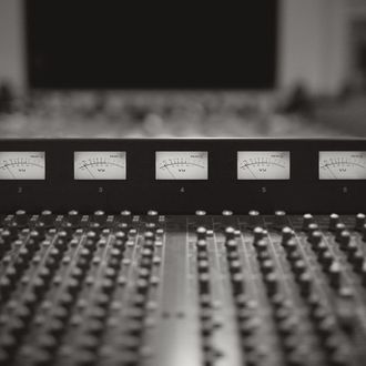 Mix & Mastering EDM, Spotify, Itunes, Deezer, Streaming ready House & Electronic Music 