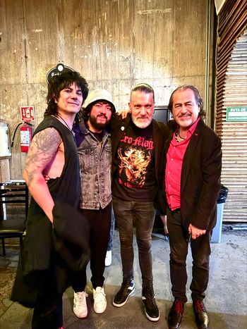 VICENTE JÁUREGUI CON DJ ASTRO, JOSÉ MANUEL AGUILERA DE LA BARRANCA Y JIMMY PREZ (BAJO CIRCUITO, 2025).
