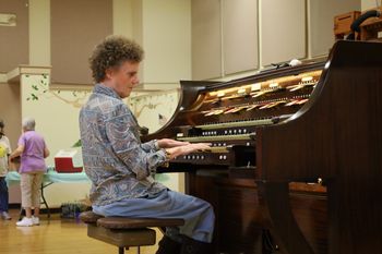 At Rahway Senior Center, Rahway NJ, 8-6-2026.  Not really a Unit Orchestra, this one of three 'Tulip consoles by  Wurlitzer.
