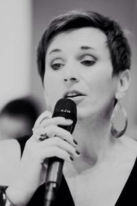 Tania Grubbs Vocalist