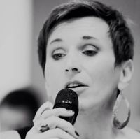 Tania Grubbs Vocalist