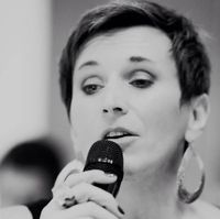 Tania Grubbs Vocalist