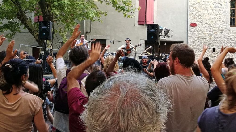 guitariste sur le thème de l'Espagne, flamenco gipsy pop Guitariste de musique espagnole gipsy flamenco rumba y mas, pour votre cocktail de mariage Nîmes, Alès, Anduze,