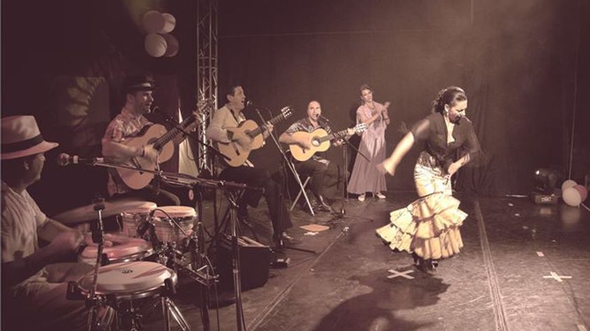 Groupe gypsy pour soirée musique gitane et ambiance espagnole pour vos événements.animation apéritif festif guitariste chanteur danseuse flamenco rumba gipsy animation de mariage cocktail
