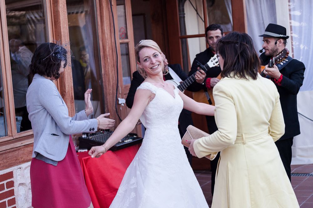 Animation musicale mariage avec groupe flamenco Rumba y Mas, rumba flamenca et musique espagnole pour créer une ambiance festive et chaleureuse lors de votre réception.
