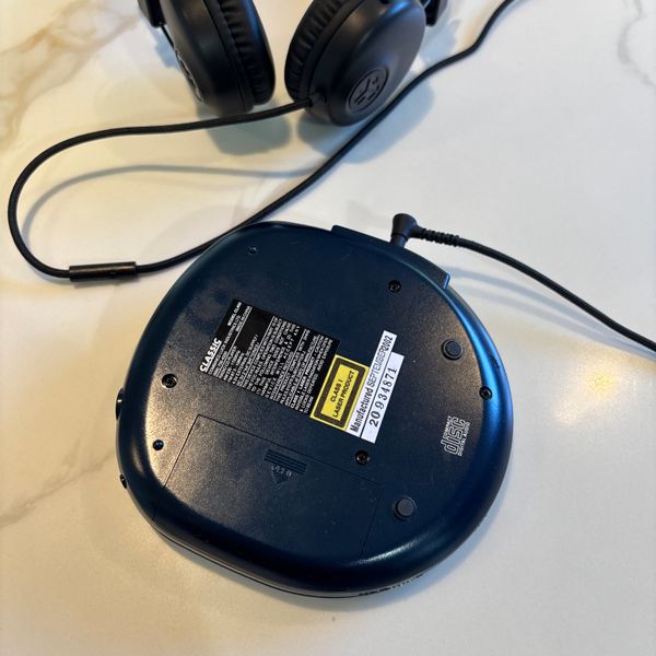 CD PLAYER BLUE WORKS PERFECT 