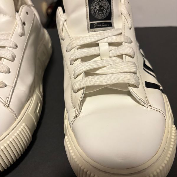  PRE-OWNED FAIR Versace Men's size 10 White/Black Low Top Lace Up Athletic Sneakers Logo Casual  