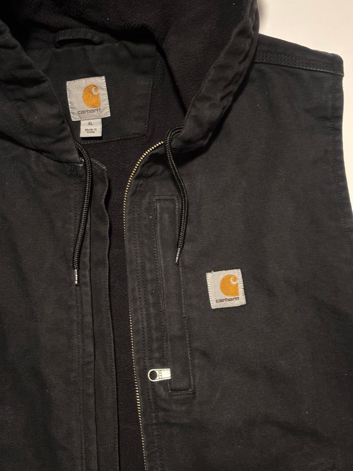  PRE-OWNED FAIR  Carhartt Men's XL  Black hooded fleece lined full zip ,vest 