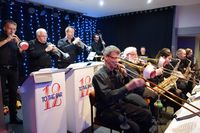 Sunday Lunchtime With 12 To The Bar