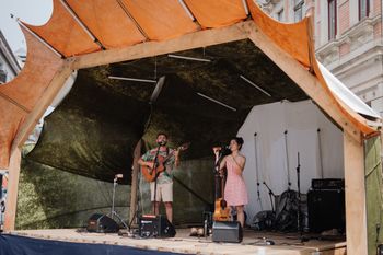 Dúo Piraguas at Bunter Sommer Neustadt Dresden.
Photo: Nora Scholz
