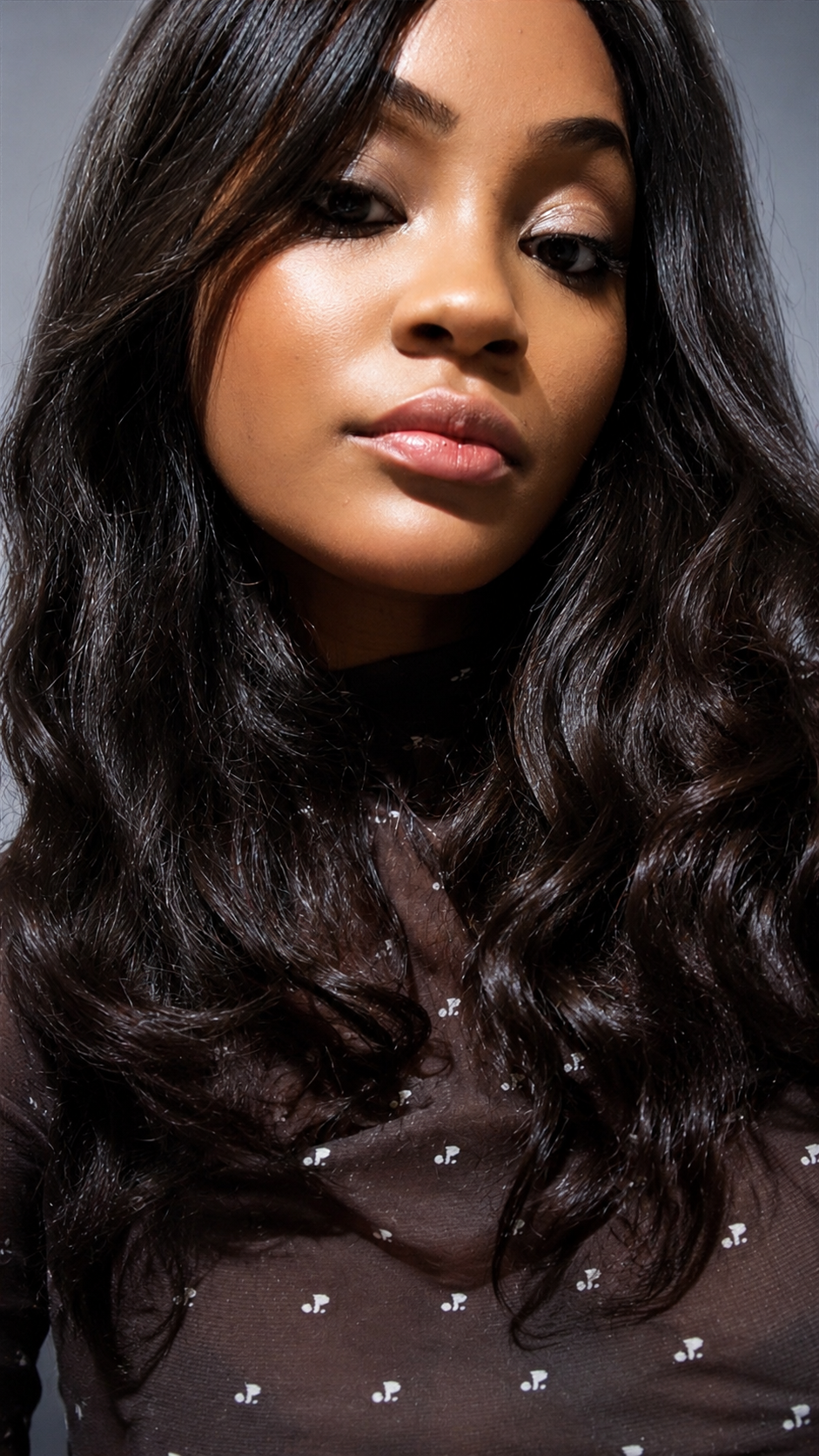 ANGY, independent singer and songwriter from Mauritius, blending soul, R&B, Afrobeat, rock and electronic cosmic music.