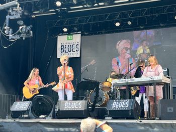 (Kitchener Blues Festival)  L - R: Sarah Smith, Cheryl Lescom, Dale Anne Brendon, Alison Dale & Chuckee Zehr
