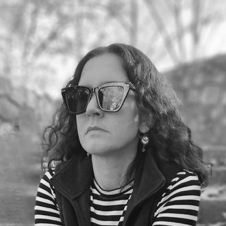 Natalie Nokomis is inspired by the witchy and otherworldly, inviting listeners into a space that feels honest and introspective. Her sound naturally blends dark pop, trip-hop, and alt-R&B.