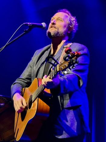 Wolf Performance Hall, London, Ontario, 2025. Source: fan-shared photograph; photographer name unconfirmed. 1170 × 1560.
